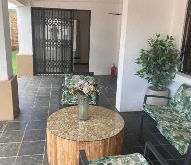 Nelspruit House | A Pousada Guesthouse