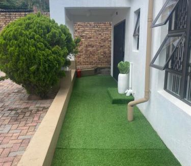 Nelspruit House | A Pousada Guesthouse