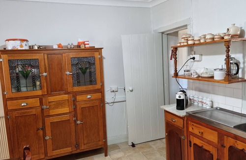 Moonta Mines Cottage | A quaint and crooked Cornish cottage