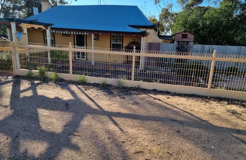 Moonta Mines Cottage | A quaint and crooked Cornish cottage