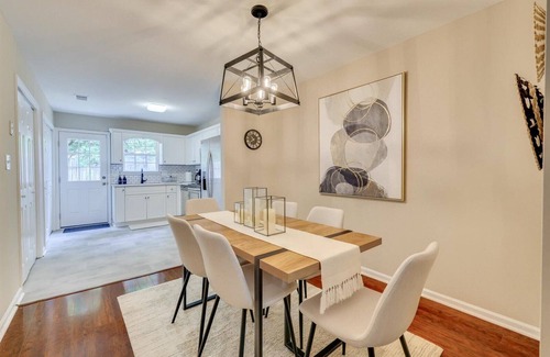 Evans House | A quiet space perfect for business and medical professionals.