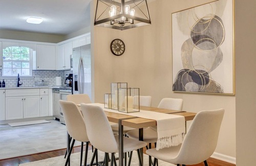 Evans House | A quiet space perfect for business and medical professionals.