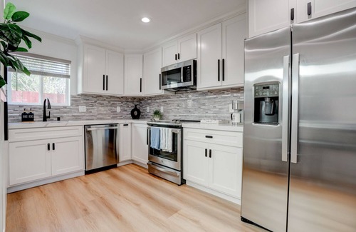 Castro Valley House | A rare minimalist concept in a quiet location with modern amenities.