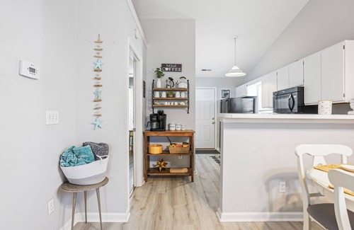 Myrtle Grove House | A Real Southern Charm- Dog Friendly- less than 3 miles to Carolina Beach