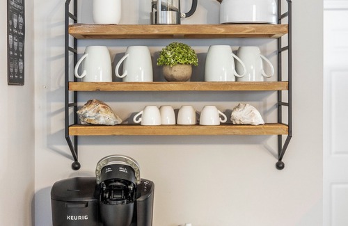 Myrtle Grove House | A Real Southern Charm- Dog Friendly- less than 3 miles to Carolina Beach