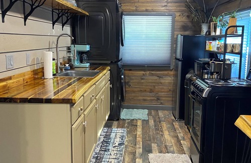 Goreville Cabin | A secluded 1-bedroom cabin in the Shawnee National Forest at the Lake of Egypt.