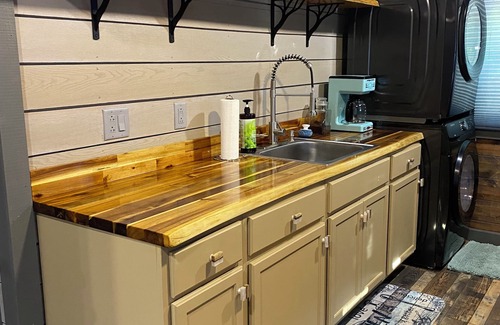 Goreville Cabin | A secluded 1-bedroom cabin in the Shawnee National Forest at the Lake of Egypt.