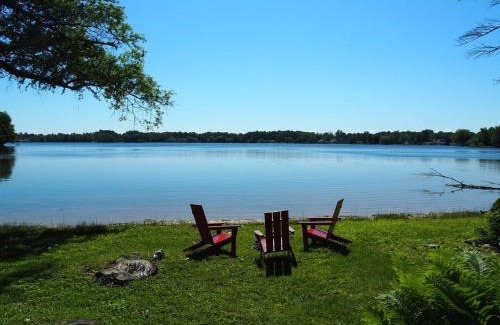 Elk Rapids House | A Short's Walk - Lakefront W Spa & Kayaks!