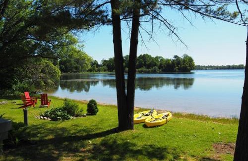 Elk Rapids House | A Short's Walk - Lakefront W Spa & Kayaks!