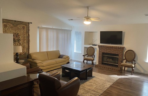 Citrus Heights House | (A) Single Story In Citrus Heights. 3 bed, 2 bath, 2 car garage and yard.