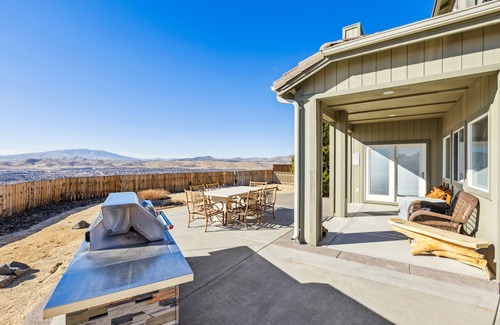 Sparks House | A Slice Of Heaven: Scenic Getaway With Hot Tub 3 Bedroom Home by RedAwning