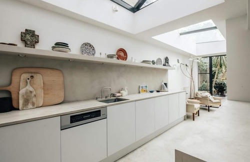 Leabridge House | A sophisticated large Hackney Town House perfect for family and friends
