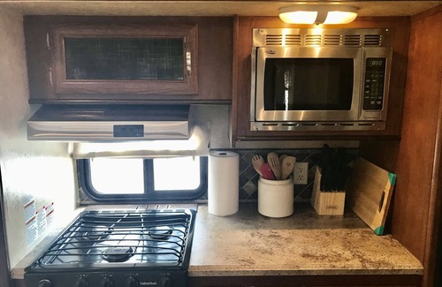 Spring Hill House | A Spacious 2bdr RV home near Beaches &Weeki Wachee & Tampa