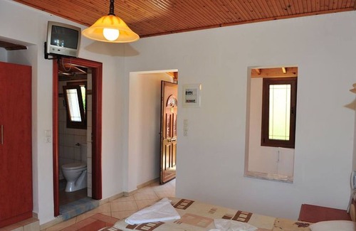 Anaxos Apartment | A spacious and bright studio with balcony