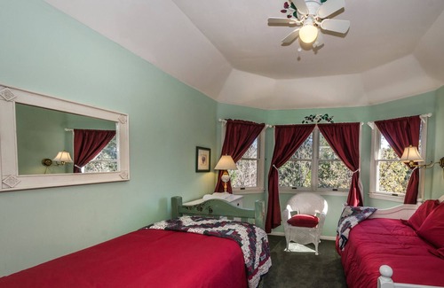 Twin Peaks Hotel | A spacious mountain lodge rich in history that’s perfect for all ages to experience a unique mountain vacation in a beautiful forest setting