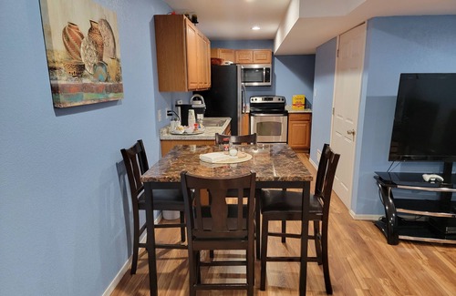 Aurora House | A Spasious staying large basement in a great residential location.