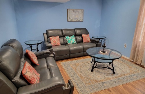 Aurora House | A Spasious staying large basement in a great residential location.