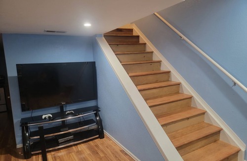 Aurora House | A Spasious staying large basement in a great residential location.