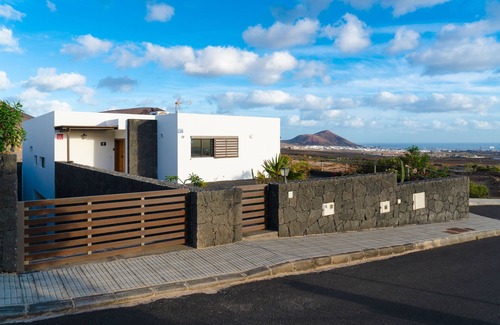 Nazaret Villa | A Special Offer Villa with pool of 150m2.