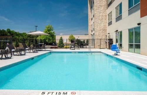 Griffin House | A Staycation to Remember! Great for Couples -S