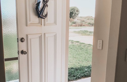 Lancelin House | A stunning, spacious and modern two-storey holiday home with ocean views.