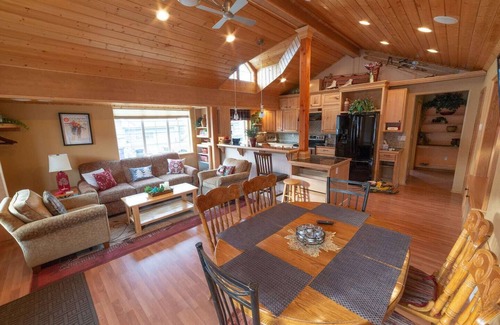 Kellogg House | A Sweet cabin at Silver Mountain in Kellogg, Idaho