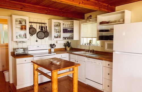 Freeland Cabin | A sweet Puget Sound view cabin with Mutiny Bay beach access.