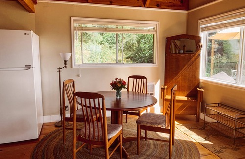 Freeland Cabin | A sweet Puget Sound view cabin with Mutiny Bay beach access.