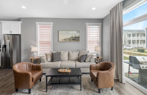 Ottawa House | A Touch of Grey 2 Bed, 2.5 Bath