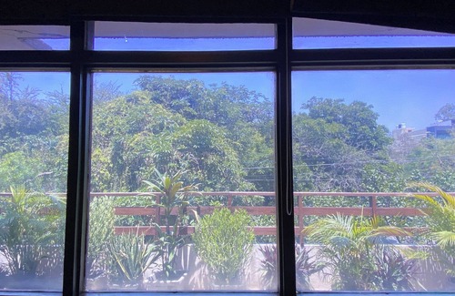 Lajpat Nagar House | A tranquil sojourn in the heart of the city. A spacious duplex with large rooms.