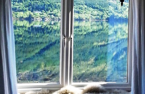 Ratagan Cottage | A tranquil, wildlife haven with stunning loch and mountain views - pet friendly.