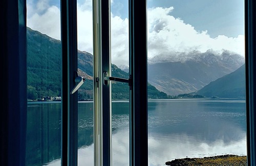 Ratagan Cottage | A tranquil, wildlife haven with stunning loch and mountain views - pet friendly.