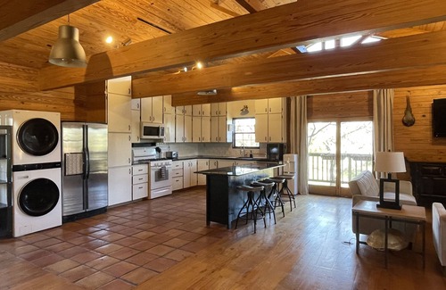 Leander House | A unique & private country setting, close to everything in North Austin!