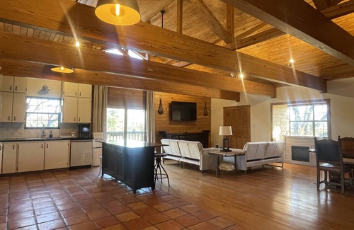 Leander House | A unique & private country setting, close to everything in North Austin!