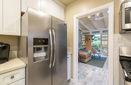 South Redondo Apartment | #A Updated 2 bed, 1 block to Beach, Esplanade, Riviera Village shopping!