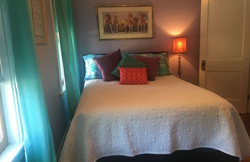Stoneham House | A Vibrant and Welcoming Cozy Home for your visit to Boston!