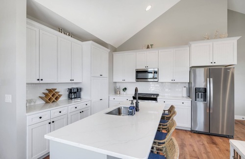 Ottawa House | A View to a Chill 3bed 2.5 bath