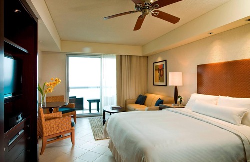 La Isla Resort | A week-long beachfront vacation at the Westin Lagunamar Cancun 2BR Lock-off