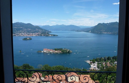 Someraro Apartment | A window 2 overlooking Lake Maggiore!