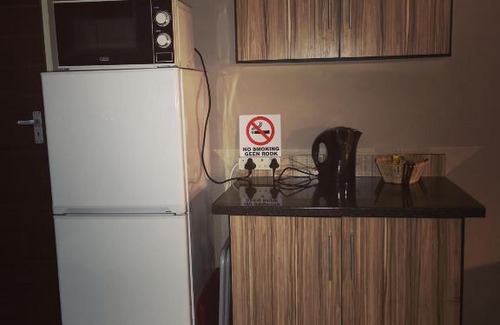 Mookgopong House | AAA Rose Garden Guesthouse