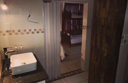 Mookgopong House | AAA Rose Garden Guesthouse