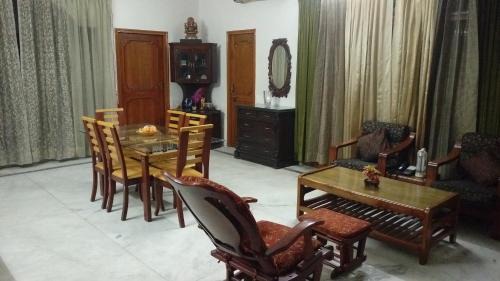 Gomti Nagar Apartment | Aadhaar