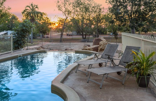 Berry Springs RV Rental | AAOK Lakes Resort & Caravan Park