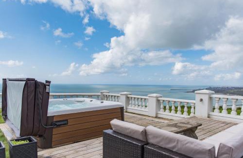 Folkestone House | Abbots Cliff House by Bloom Stays