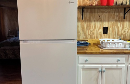 Union Cottage | Abby's Oasis. 1 BR, 1B tiny house with extra sleeping loft