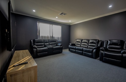 Wannanup House | About this space Welcome to our refreshing home at suburb of Wannanup.