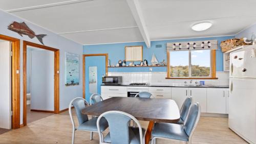 Lake Wangary House | About Windward - Budget Property With Million Views