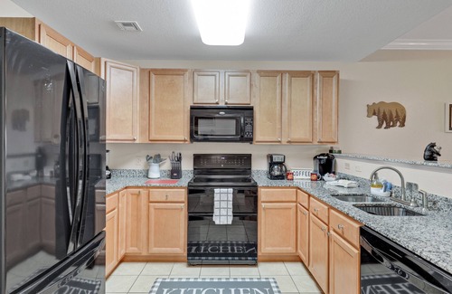 Pigeon Forge Condo | Above It All Penthouse/2 King En-suite bedrooms/Amazing Views/Resort Amenities