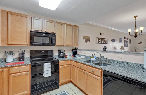 Pigeon Forge Condo | Above It All Penthouse/2 King En-suite bedrooms/Amazing Views/Resort Amenities