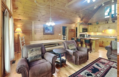 Black Bear Falls Cabin | ABOVE THE CLOUDS! 4 Bedroom in the Smokies!